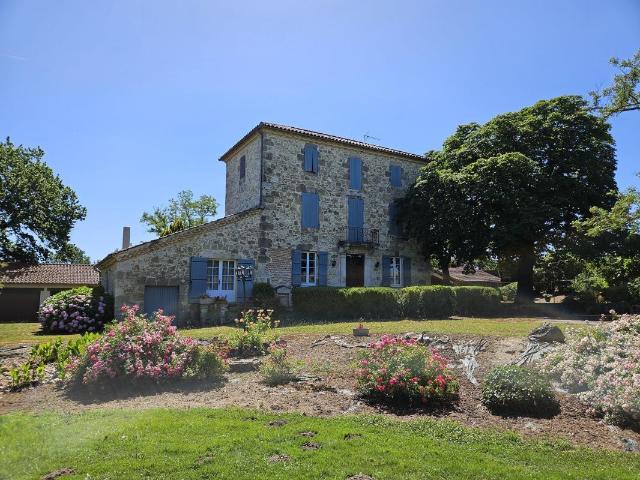 Maison 9 pièces 310 m²