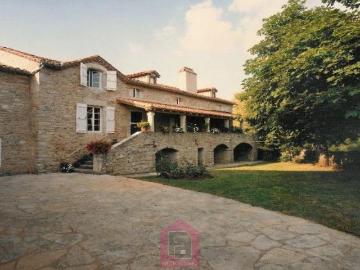 Maison 9 pièces 310 m²
