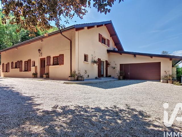 Maison 9 pièces 313 m²