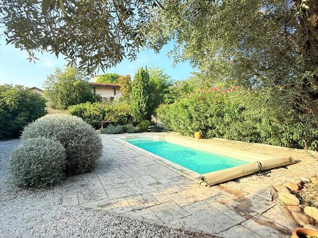 Maison 9 pièces 325 m²