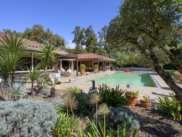 Maison 9 pièces 325 m²
