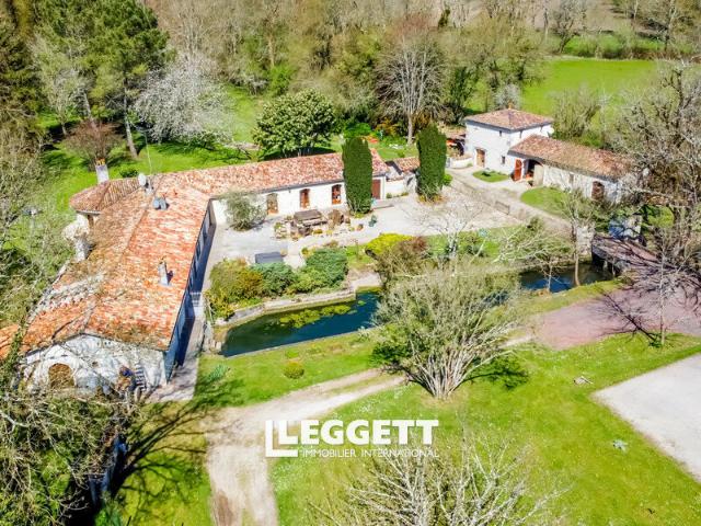 Maison 9 pièces 327 m²