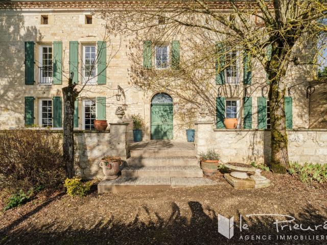 Maison 9 pièces 327 m²