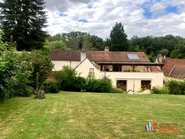 Maison 9 pièces 327 m²