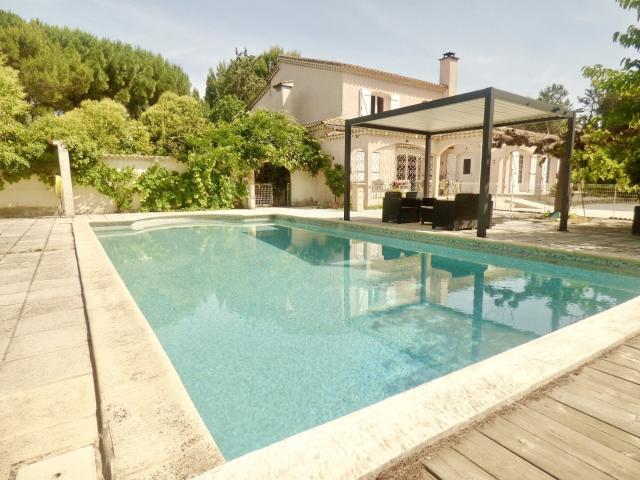 Maison 9 pièces 327 m²