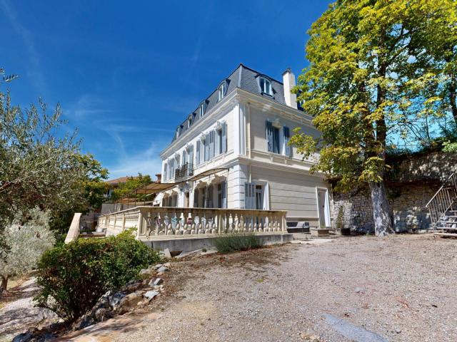 Maison 12 pièces 329 m²