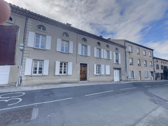 Maison 9 pièces 320 m²