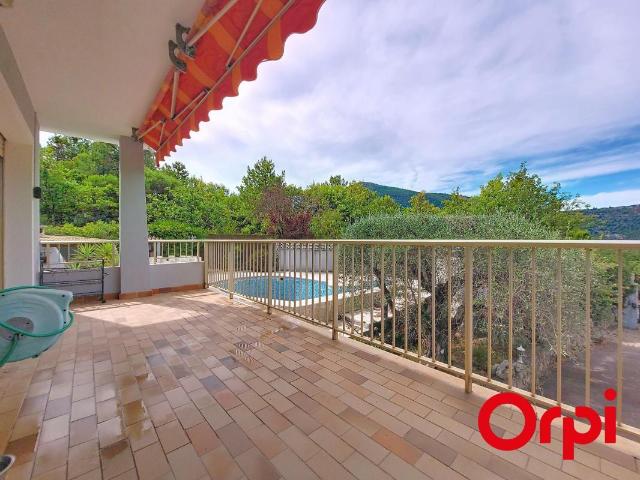 Maison 9 pièces 320 m²