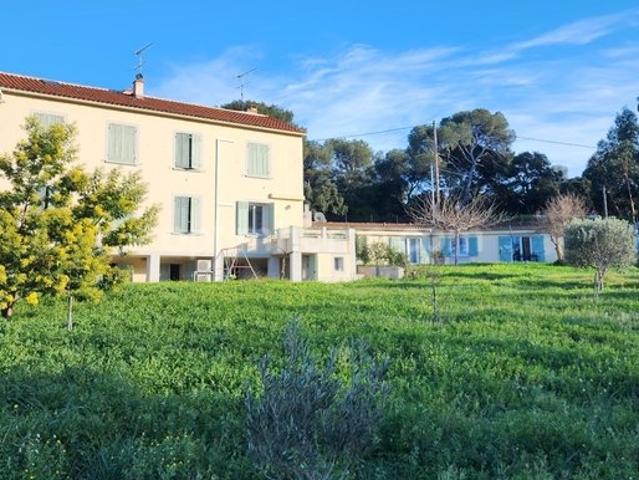 Maison 9 pièces 320 m²
