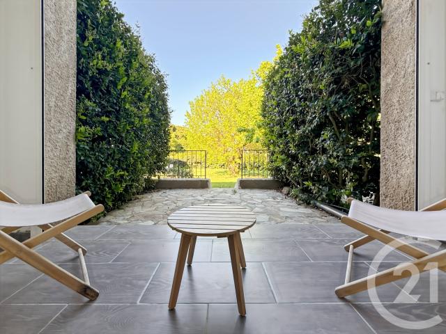 Maison 9 pièces 320 m²