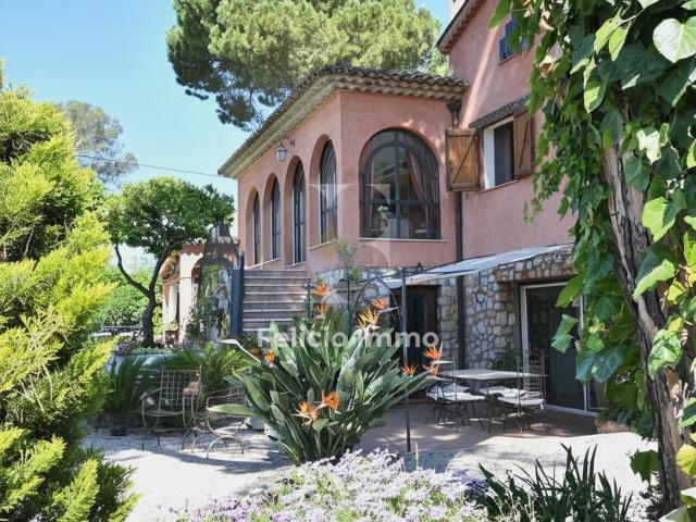 Maison 9 pièces 321 m²