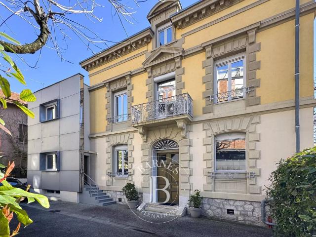 Maison 9 pièces 322 m²