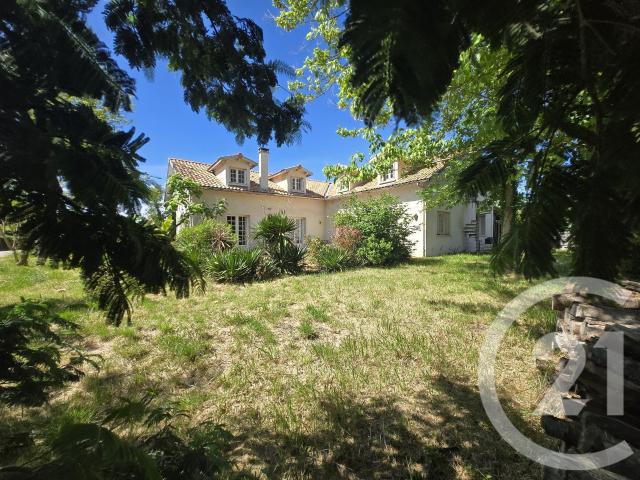 Maison 9 pièces 323 m²
