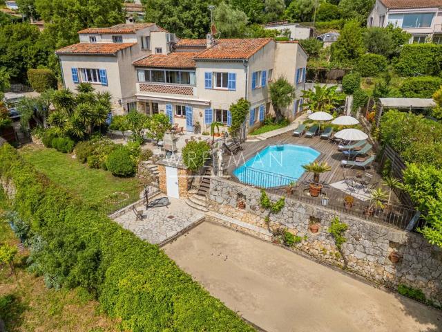 Maison 9 pièces 323 m²