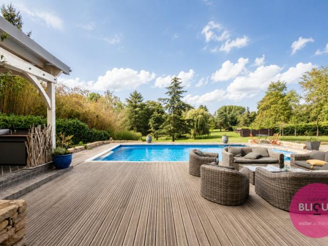 Maison 10 pièces 335 m²