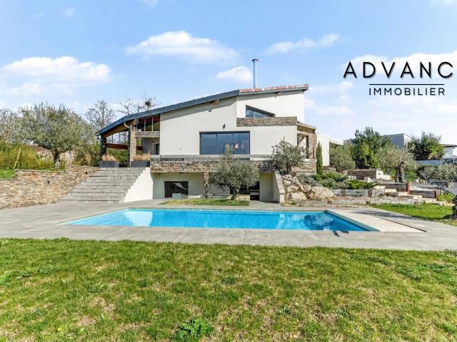 Maison 9 pièces 335 m²