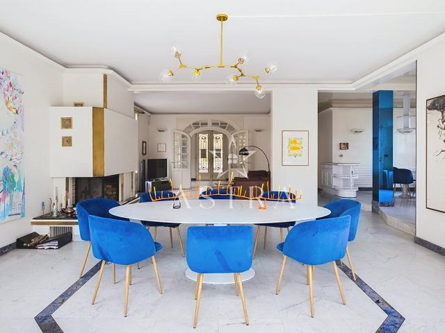 Maison 9 pièces 330 m²