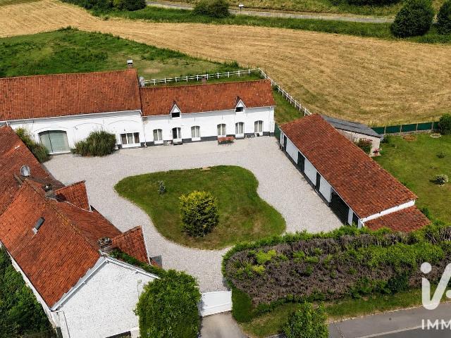 Maison 9 pièces 330 m²