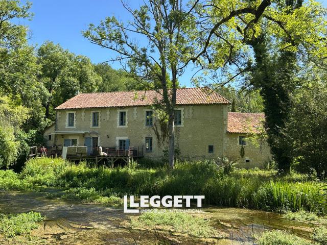 Maison 9 pièces 330 m²