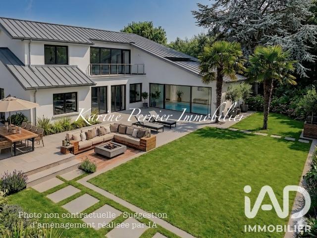 Maison 9 pièces 330 m²