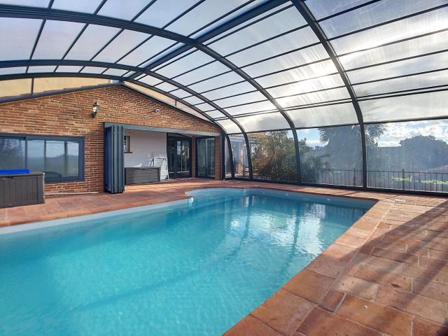 Maison 9 pièces 330 m²