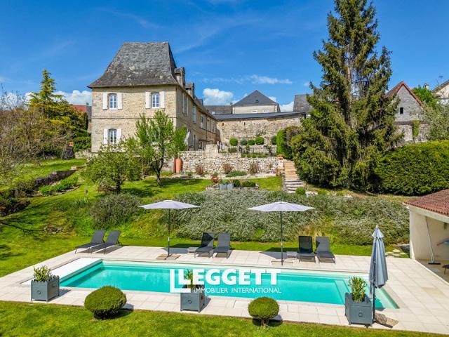 Maison 9 pièces 330 m²