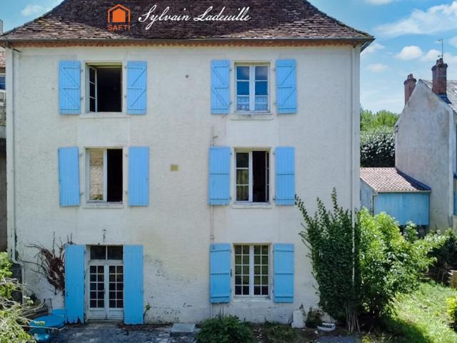 Maison 9 pièces 330 m²