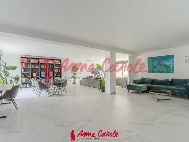 Maison 9 pièces 330 m²