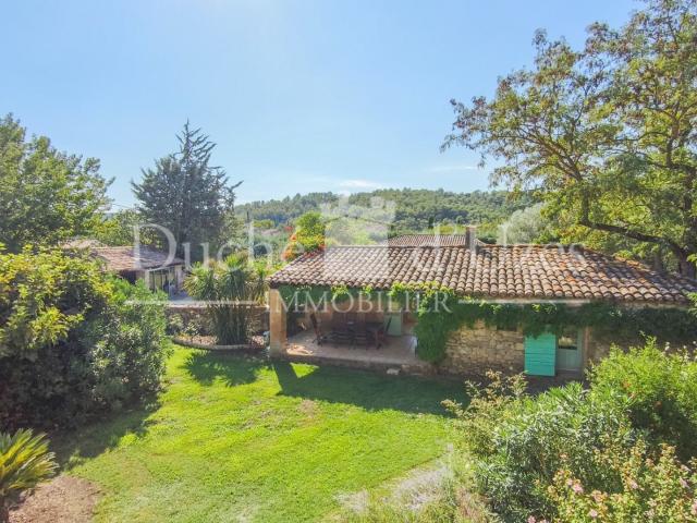 Maison 9 pièces 330 m²