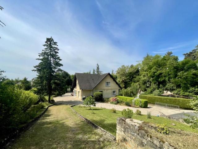 Maison 9 pièces 331 m²