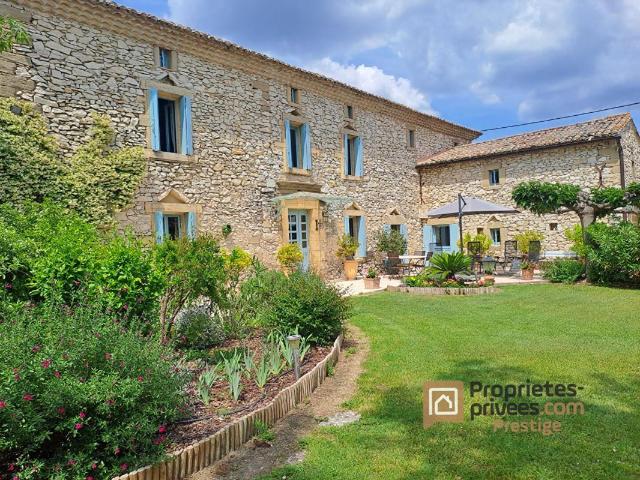 Maison 9 pièces 331 m²