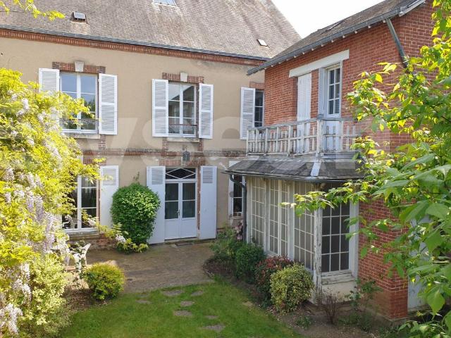 Maison 9 pièces 332 m²