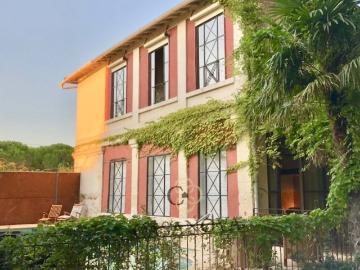 Maison 9 pièces 332 m²