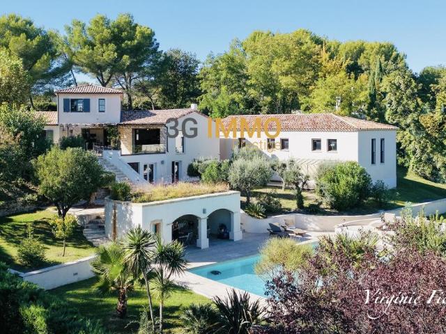 Maison 9 pièces 332 m²