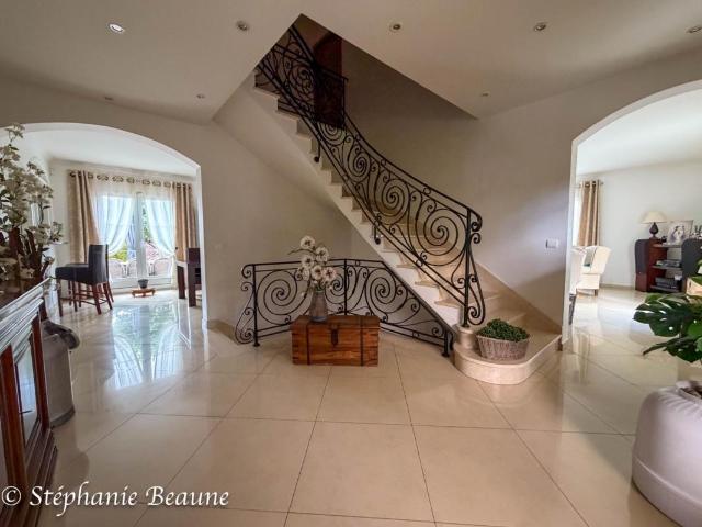 Maison 9 pièces 333 m²