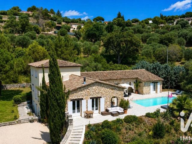 Maison 9 pièces 345 m²