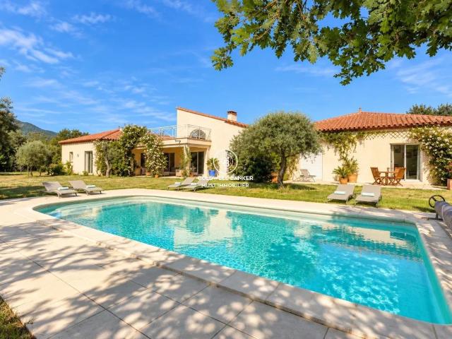Maison 9 pièces 345 m²