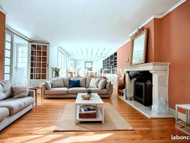 Maison 9 pièces 345 m²