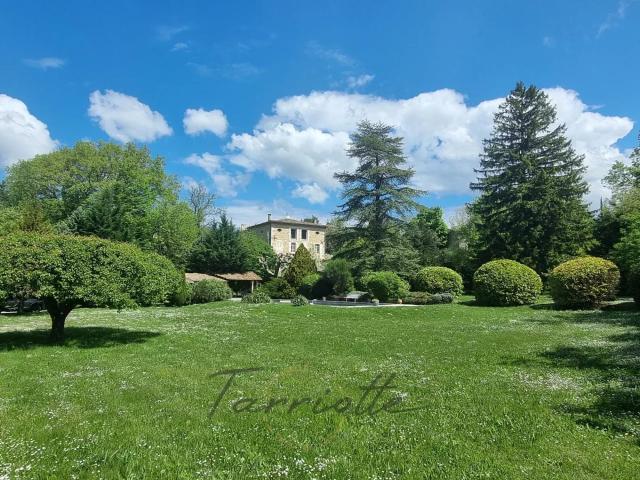 Maison 9 pièces 340 m²
