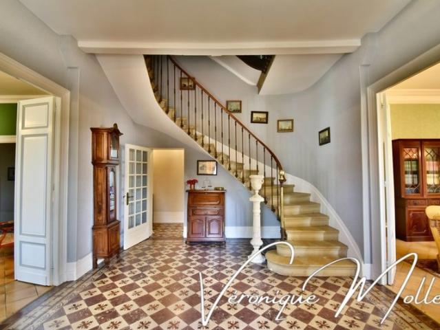 Maison 9 pièces 343 m²