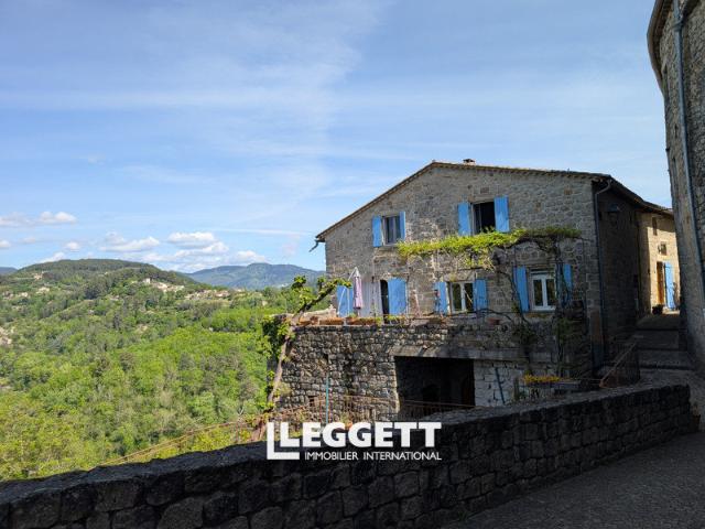 Maison 10 pièces 343 m²