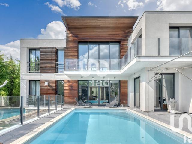 Maison 9 pièces 343 m²