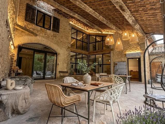 Maison 9 pièces 343 m²