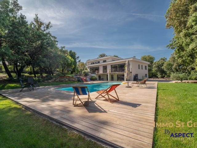 Maison 9 pièces 343 m²