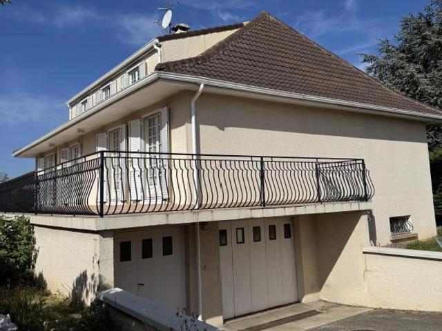 Maison 9 pièces 354 m²