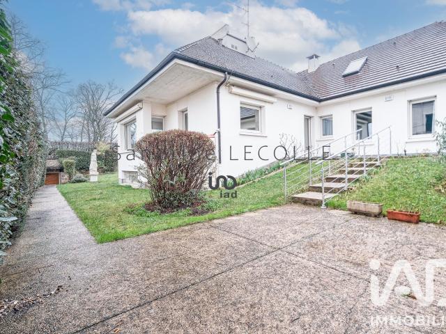 Maison 9 pièces 355 m²