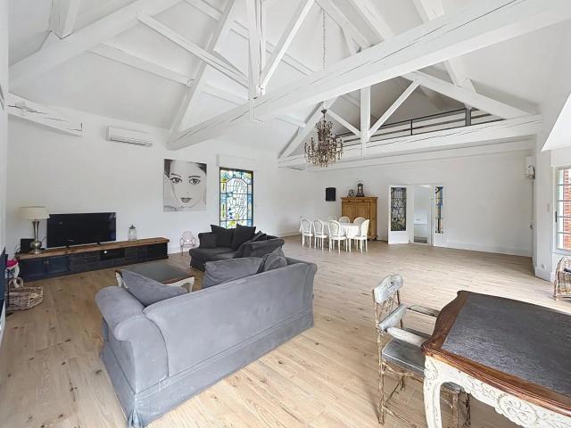 Maison 9 pièces 351 m²