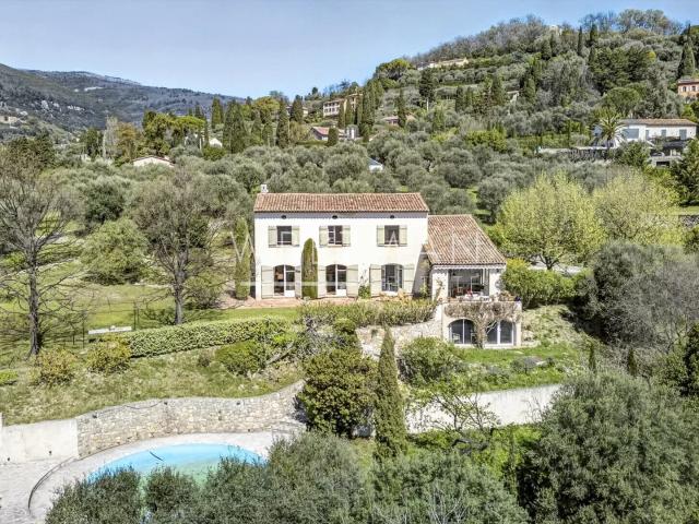 Maison 9 pièces 353 m²