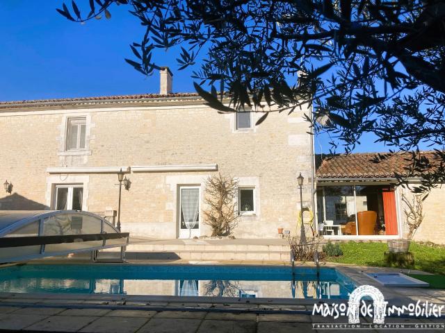 Maison 9 pièces 353 m²