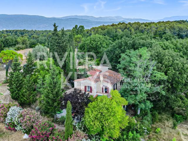 Maison 9 pièces 365 m²